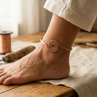 Nora Kupfer-Fußkettchen mit handgewickeltem Spiralmotiv aus 99,9% reinem Kupfer